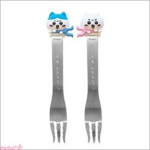 「ちいかわレストラン」さすまた風フォークやハチワレのピーマン肉詰め皿などかわいいグッズにも注目！ 討伐フェアのドリンクとサイドメニューをピックアップしたドリンクスタンドが開催