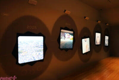 かわいい「たまごっち」たちの姿や開発秘話＆30周年アートはファン必見！ 「30周年記念 大たまごっち展」会場の様子を写真でお届け