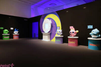 かわいい「たまごっち」たちの姿や開発秘話＆30周年アートはファン必見！ 「30周年記念 大たまごっち展」会場の様子を写真でお届け