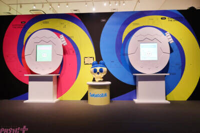 かわいい「たまごっち」たちの姿や開発秘話＆30周年アートはファン必見！ 「30周年記念 大たまごっち展」会場の様子を写真でお届け