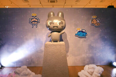 かわいい「たまごっち」たちの姿や開発秘話＆30周年アートはファン必見！ 「30周年記念 大たまごっち展」会場の様子を写真でお届け