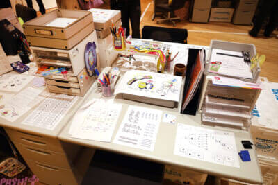 かわいい「たまごっち」たちの姿や開発秘話＆30周年アートはファン必見！ 「30周年記念 大たまごっち展」会場の様子を写真でお届け