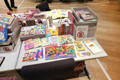 かわいい「たまごっち」たちの姿や開発秘話＆30周年アートはファン必見！ 「30周年記念 大たまごっち展」会場の様子を写真でお届け