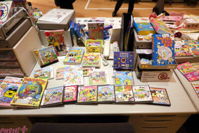 かわいい「たまごっち」たちの姿や開発秘話＆30周年アートはファン必見！ 「30周年記念 大たまごっち展」会場の様子を写真でお届け