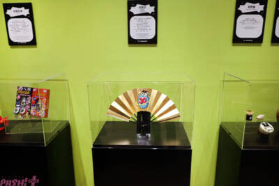 かわいい「たまごっち」たちの姿や開発秘話＆30周年アートはファン必見！ 「30周年記念 大たまごっち展」会場の様子を写真でお届け