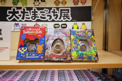 かわいい「たまごっち」たちの姿や開発秘話＆30周年アートはファン必見！ 「30周年記念 大たまごっち展」会場の様子を写真でお届け