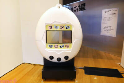 かわいい「たまごっち」たちの姿や開発秘話＆30周年アートはファン必見！ 「30周年記念 大たまごっち展」会場の様子を写真でお届け