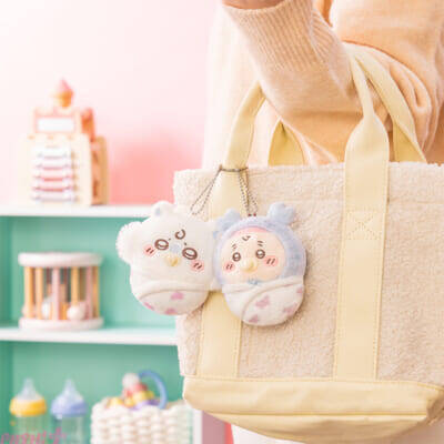 ちいかわたちのおしゃぶりやおくるみ姿に癒される…！　大きな話題を呼んだ「Chiikawa Baby(ちいかわベビー)」のぬいぐるみくじが登場