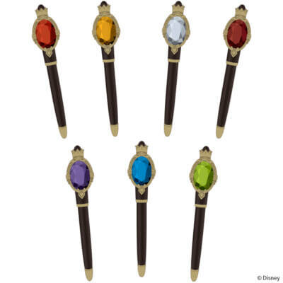 【ディズニー ツイステ】設定資料や小物・衣装の再現アイテムを展示！ 『ディズニー ツイステッドワンダーランド展│Seasonal Memories』キービジュアルやグッズ情報が公開