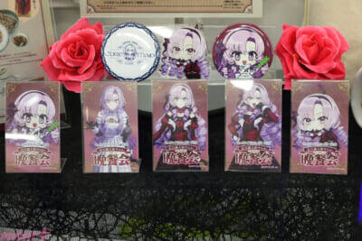 【にじさんじ】おゴージャスな店内とサロメ嬢監修のメニューは「壱百満点」な仕上がり！ 《キュアメイドカフェ25周年記念 壱百満天原サロメの晩餐会》店内の様子をフォトレポートでお届け