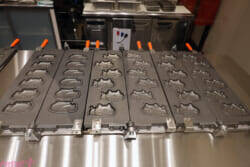 【ちいかわ】見て楽しめる店内や新しいお味のピスタチオなども注目！ 「ちいかわ焼き イオンモール幕張新都心店」の魅力を写真でお届け