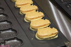 【ちいかわ】見て楽しめる店内や新しいお味のピスタチオなども注目！ 「ちいかわ焼き イオンモール幕張新都心店」の魅力を写真でお届け