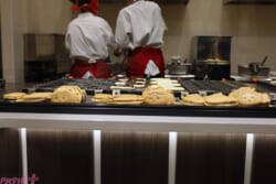 【ちいかわ】見て楽しめる店内や新しいお味のピスタチオなども注目！ 「ちいかわ焼き イオンモール幕張新都心店」の魅力を写真でお届け