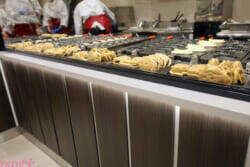 【ちいかわ】見て楽しめる店内や新しいお味のピスタチオなども注目！ 「ちいかわ焼き イオンモール幕張新都心店」の魅力を写真でお届け