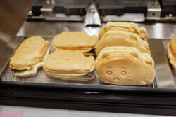 【ちいかわ】見て楽しめる店内や新しいお味のピスタチオなども注目！ 「ちいかわ焼き イオンモール幕張新都心店」の魅力を写真でお届け