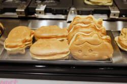 【ちいかわ】見て楽しめる店内や新しいお味のピスタチオなども注目！ 「ちいかわ焼き イオンモール幕張新都心店」の魅力を写真でお届け