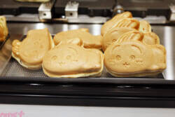 【ちいかわ】見て楽しめる店内や新しいお味のピスタチオなども注目！ 「ちいかわ焼き イオンモール幕張新都心店」の魅力を写真でお届け