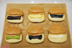 【ちいかわ】見て楽しめる店内や新しいお味のピスタチオなども注目！ 「ちいかわ焼き イオンモール幕張新都心店」の魅力を写真でお届け