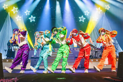 「すたぽら」自身初のホールライブを完全ソールドアウトで開催！ 結成5周年、Relu卒業前最後の5人のステージの写真付きレポートが到着