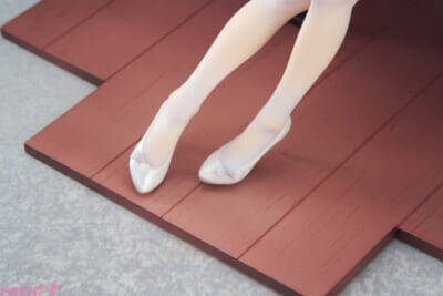 肌の質感は淡い色合いの衣装に負けない美しさ。『アズールレーン』逸仙が着せ替え衣装「しん首蛾眉」の姿でフィギュア化！