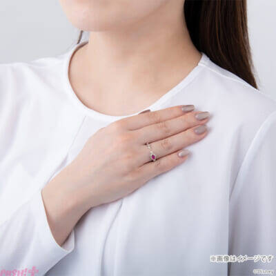 『ディズニー ツイステッドワンダーランド』マジカルペンをモチーフにしたリングが再登場！ 魔法石をイメージしたカラーストーンが輝くデザイン