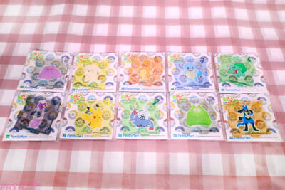 『ぽこ あ ポケモン』メタモンとピカチュウのかわいいフラッペやアクリルパズルキーホルダーがかわいすぎる…！ ファミリーマートとのコラボキャンペーン商品を紹介