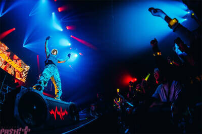 「いれいす」悠佑が音楽に勝負をかける覚悟を見せる！ 2度目のソロワンマン『悠佑 2ndワンマンライブ -獅子咆天-』は歌い手アイドルという枠を越えた熱狂に