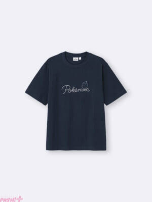 『ポケモン』夏の海をテーマにしたマリンルックがカワイイ！ ピカチュウやゲンガー、シャリタツが登場するコレクションがジーユー店舗やオンラインストアで発売決定