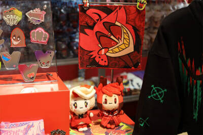 アニメ『ハズビン・ホテルへようこそ』ぽってりぷにぷになチャーリーたちのかわいい新グッズは必見！ フォトスポットや直筆サイン入りポスターも要チェックなPOP UP SHOPの様子を写真でお届け