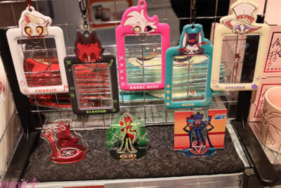 アニメ『ハズビン・ホテルへようこそ』ぽってりぷにぷになチャーリーたちのかわいい新グッズは必見！ フォトスポットや直筆サイン入りポスターも要チェックなPOP UP SHOPの様子を写真でお届け