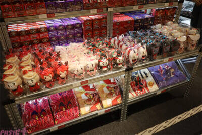 アニメ『ハズビン・ホテルへようこそ』ぽってりぷにぷになチャーリーたちのかわいい新グッズは必見！ フォトスポットや直筆サイン入りポスターも要チェックなPOP UP SHOPの様子を写真でお届け