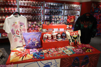 アニメ『ハズビン・ホテルへようこそ』ぽってりぷにぷになチャーリーたちのかわいい新グッズは必見！ フォトスポットや直筆サイン入りポスターも要チェックなPOP UP SHOPの様子を写真でお届け