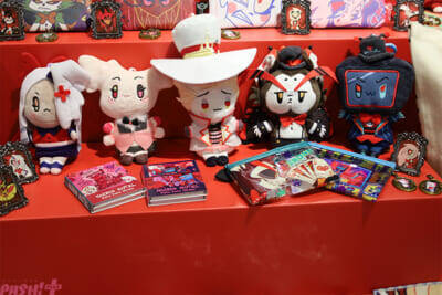 アニメ『ハズビン・ホテルへようこそ』ぽってりぷにぷになチャーリーたちのかわいい新グッズは必見！ フォトスポットや直筆サイン入りポスターも要チェックなPOP UP SHOPの様子を写真でお届け