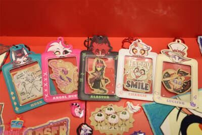 アニメ『ハズビン・ホテルへようこそ』ぽってりぷにぷになチャーリーたちのかわいい新グッズは必見！ フォトスポットや直筆サイン入りポスターも要チェックなPOP UP SHOPの様子を写真でお届け