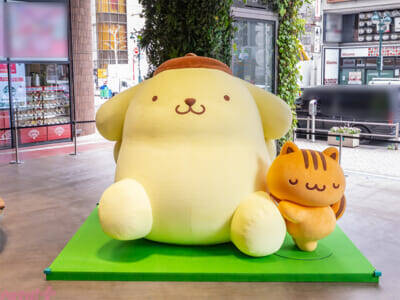 【サンリオ】30周年を迎えたポムポムプリンのカワイイ巨大立体オブジェが出現！ 「ポムポムプリン 渋谷でしらんぷりん♪」のお披露目会が実施