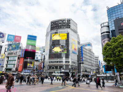 【サンリオ】30周年を迎えたポムポムプリンのカワイイ巨大立体オブジェが出現！ 「ポムポムプリン 渋谷でしらんぷりん♪」のお披露目会が実施