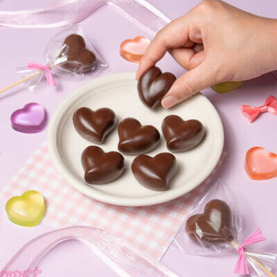 サンリオキャラクターズや『美少女戦士セーラームーン』とのコラボも！ 明治がバレンタインを応援する企画が始動