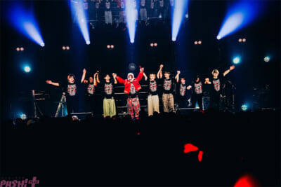 「いれいす」りうらが“新たな自分”を完全燃焼！ ソロワンマンライブ『りうら 2ndワンマンライブ -Burning Flair-』ライブレポートが到着