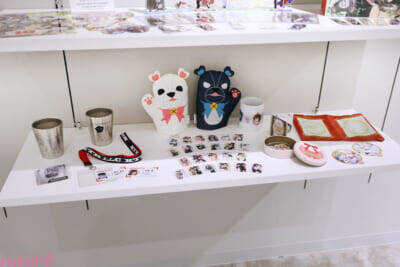 『くまクマ熊ベアー』『ワンオペ解雇』『イケナイ教』『バカふり』『私の心はおじさんである』の等身大アクリルスタンドはファン必見！ 人気5作品で「PASH! BOOKS」の10周年を祝うPOP UP SHOPの様子をお届け