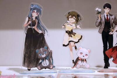 『くまクマ熊ベアー』『ワンオペ解雇』『イケナイ教』『バカふり』『私の心はおじさんである』の等身大アクリルスタンドはファン必見！ 人気5作品で「PASH! BOOKS」の10周年を祝うPOP UP SHOPの様子をお届け