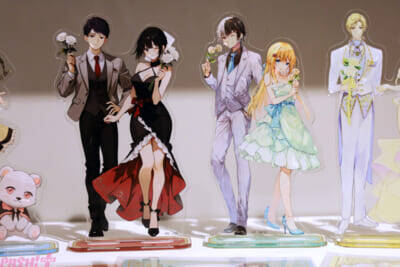 『くまクマ熊ベアー』『ワンオペ解雇』『イケナイ教』『バカふり』『私の心はおじさんである』の等身大アクリルスタンドはファン必見！ 人気5作品で「PASH! BOOKS」の10周年を祝うPOP UP SHOPの様子をお届け