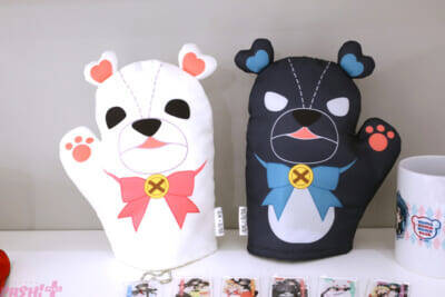 『くまクマ熊ベアー』『ワンオペ解雇』『イケナイ教』『バカふり』『私の心はおじさんである』の等身大アクリルスタンドはファン必見！ 人気5作品で「PASH! BOOKS」の10周年を祝うPOP UP SHOPの様子をお届け