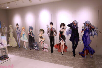 『くまクマ熊ベアー』『ワンオペ解雇』『イケナイ教』『バカふり』『私の心はおじさんである』の等身大アクリルスタンドはファン必見！ 人気5作品で「PASH! BOOKS」の10周年を祝うPOP UP SHOPの様子をお届け