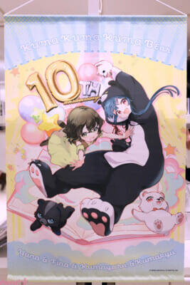 『くまクマ熊ベアー』『ワンオペ解雇』『イケナイ教』『バカふり』『私の心はおじさんである』の等身大アクリルスタンドはファン必見！ 人気5作品で「PASH! BOOKS」の10周年を祝うPOP UP SHOPの様子をお届け