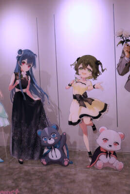 『くまクマ熊ベアー』『ワンオペ解雇』『イケナイ教』『バカふり』『私の心はおじさんである』の等身大アクリルスタンドはファン必見！ 人気5作品で「PASH! BOOKS」の10周年を祝うPOP UP SHOPの様子をお届け