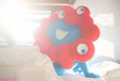 ミャクミャク渾身の1stグラビア写真集が登場!? フォトカード封入、独占“袋とじ”カット、お渡し会開催などファン必見の『I myaku you.』を2026年4月13日発売