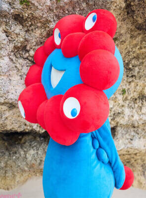 ミャクミャク渾身の1stグラビア写真集が登場!? フォトカード封入、独占“袋とじ”カット、お渡し会開催などファン必見の『I myaku you.』を2026年4月13日発売