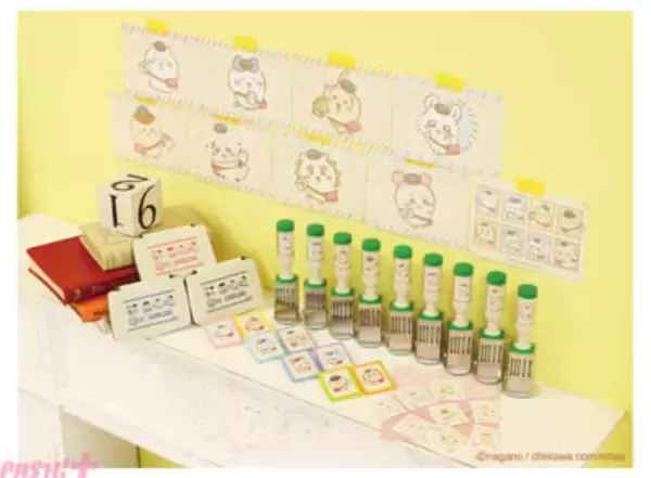 【ちいかわ】郵便屋さん姿のちいかわ、ハチワレ、うさぎたちがかわいい！ 切手＋ポストカードセットや切手型バッジがラインナップの『ちいかわ 郵便局グッズ』が受注開始