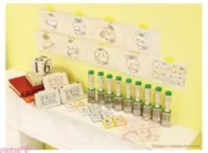 【ちいかわ】郵便屋さん姿のちいかわ、ハチワレ、うさぎたちがかわいい！ 切手＋ポストカードセットや切手型バッジがラインナップの『ちいかわ 郵便局グッズ』が受注開始