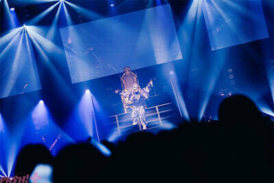 「いれいす」初兎が2度目のソロワンマンで描く王座と覚悟！ 豊洲PITを“最後の楽園”へ誘った『初兎 2ndワンマンライブ -LAST EDEN-』写真付きレポートが到着